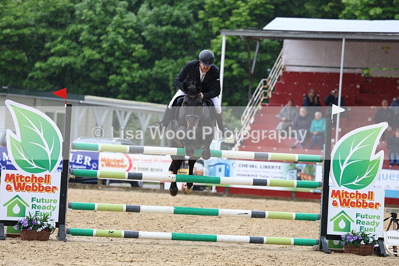 3E7A7605 - Class 9: Senior 1.30m open