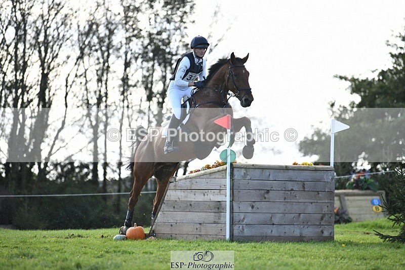 231022-144906-29075 - 327-ENSOR.VAN.HET.HELLEHOF-Francesca.Swallow-XC