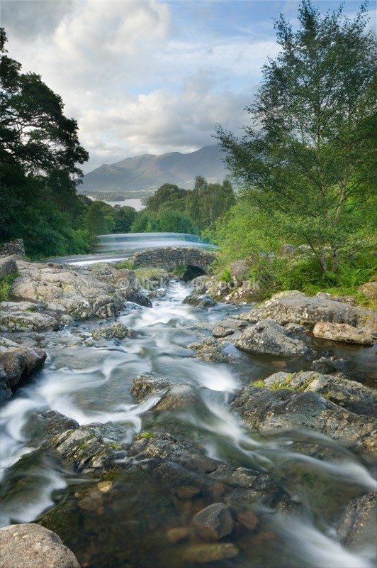 Ashness Bridge famous bridge viewpoint overlooking Derwent Water in Lakeland - Lake District National Park