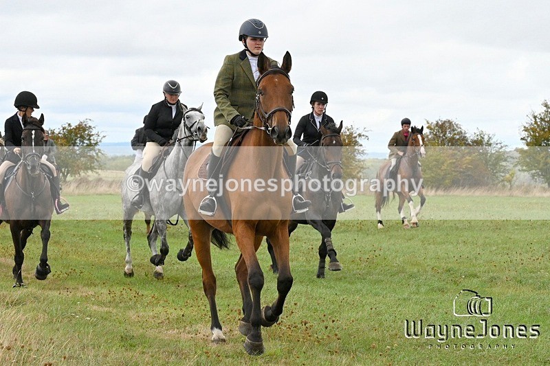 WJ7_0990 - Berks & Bucks Hound Exercise Blewbury 13-09-26