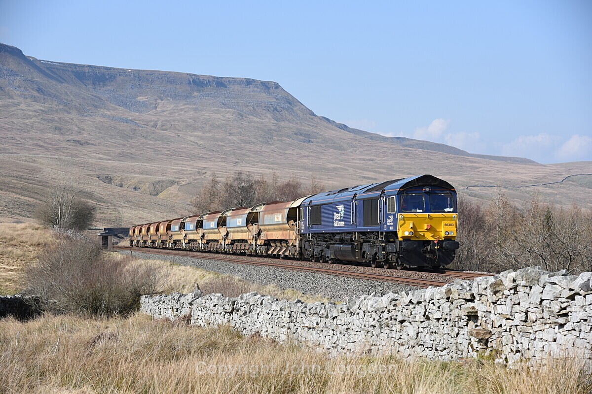 JL - 26.3.20 66303 6K05 Carlisle - Crewe, Ais Gill MP260 - Ais Gill - Milepost 260