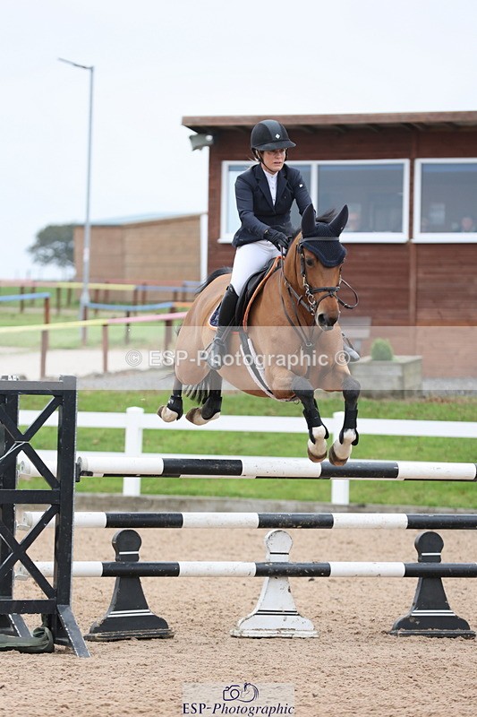 241101A-120101-01589 - FRI Cls 5 Newcomers and 1.10m Open