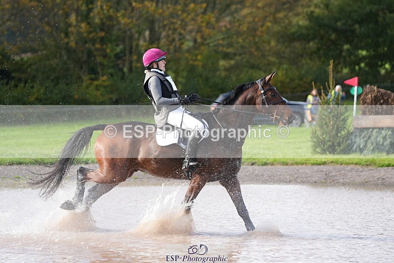 251024A-131532-11030 - B-158-Hannah.Hobhouse