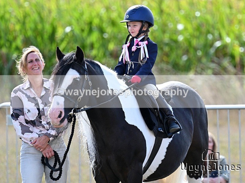 WJ7_9886 - Kellie and Nancy at Swallowfield 31-08-26