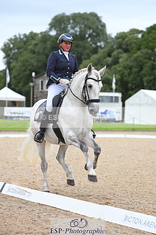 230813-173621-08711 - Cls 14 Medium Silver 16.45 to End