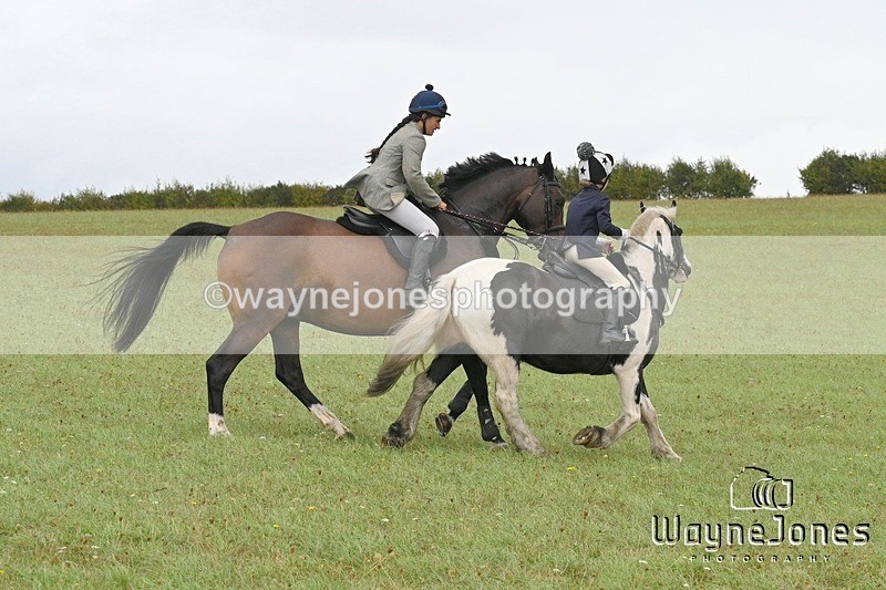 WJ7_1075 - Berks & Bucks Hound Exercise Blewbury 13-09-26