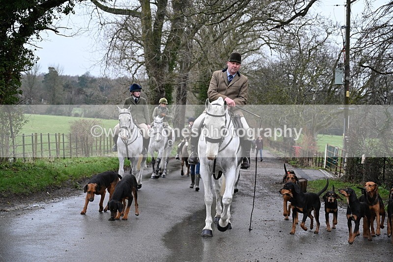 WJ7_9366 - Walk out..