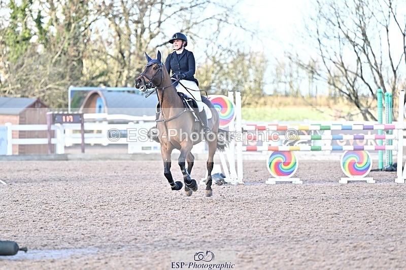 251203-131918-00674 - Cls 4 Newcomers and 1.10m Open