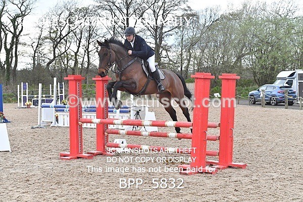 BPP_5832 - CLASS 24 SUN Senior British Novice/ 90cm Open