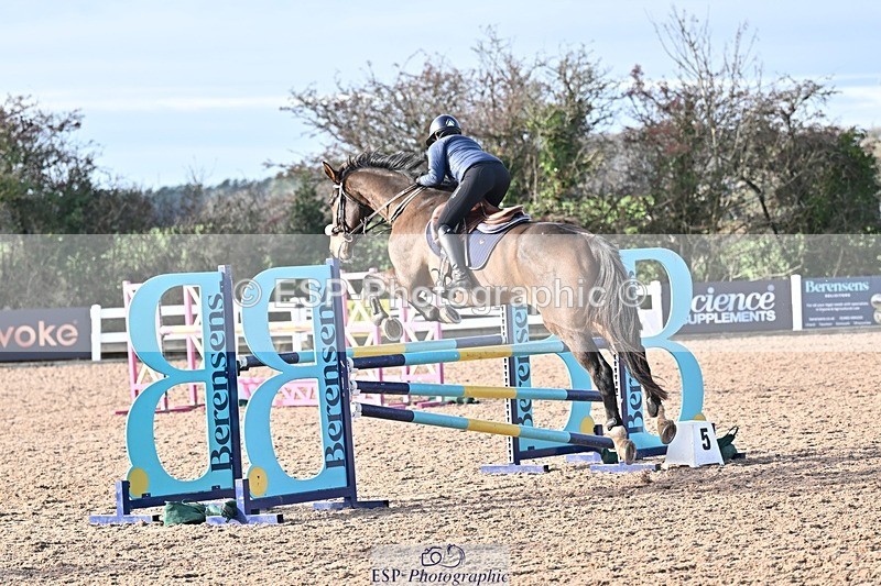 251126-123445-00479 - Cls 4 Newcomers and 1.10m