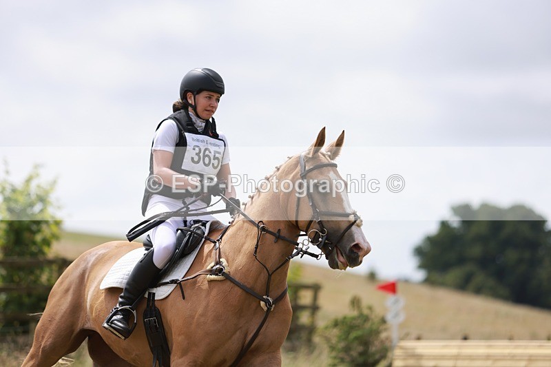 240630X-121230-6035 - 365-Emily_Banfield-CHAMPAGNE_PLEASE