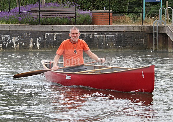 100702 RED CANOE IMG_8924 - HENLEY REGATTA - FRIDAY 2nd JULY 2010