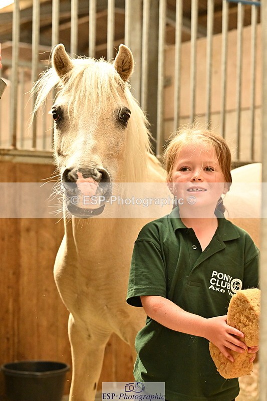 250821B-125732-00462 - Stable Shots and Group Photo