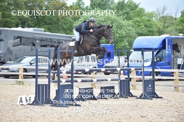 JAC_4242 - CLASS 6 Senior Foxhunter/ 1.20m Open