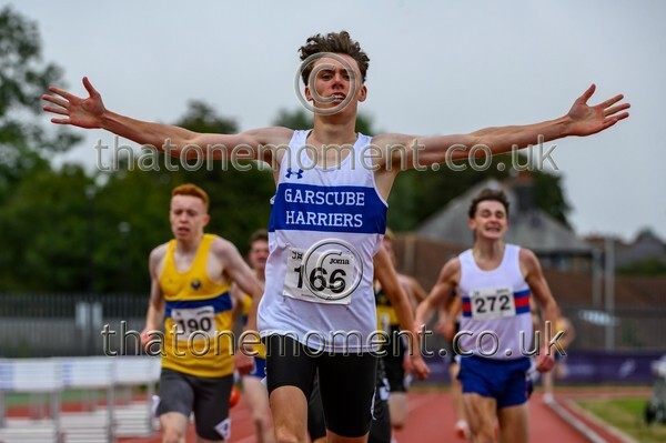 Age25SUN-921341 - Field Male