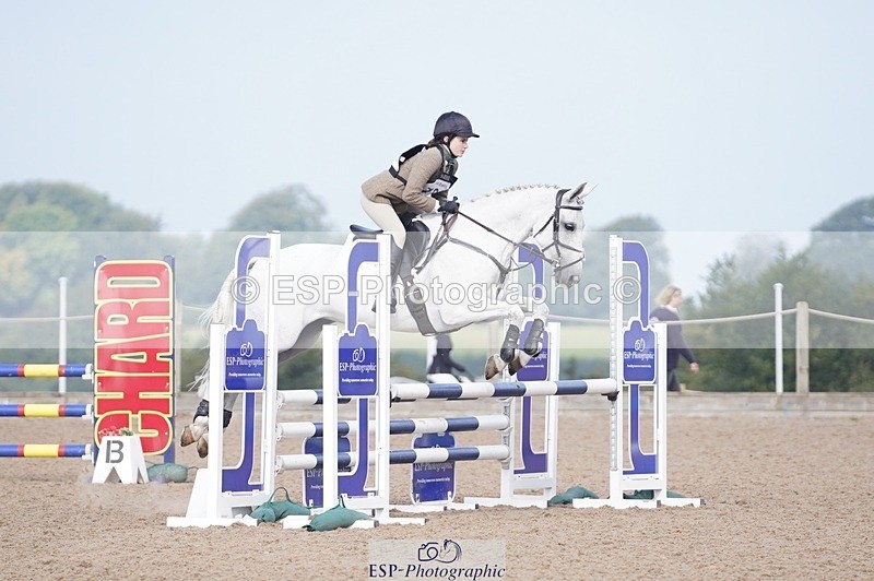 240831A-094402-00016 - 101-Issy.Perry-DATE.NIGHT