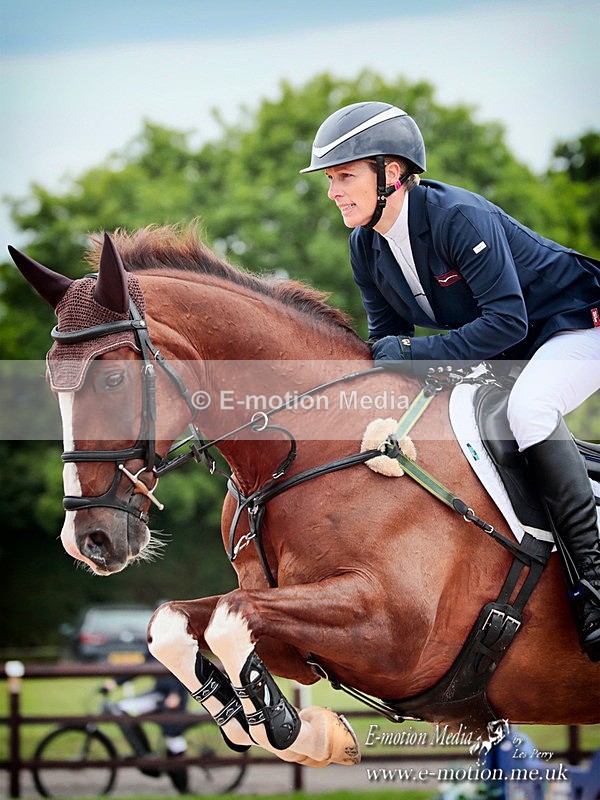 BE  090723 523a - Equestrian