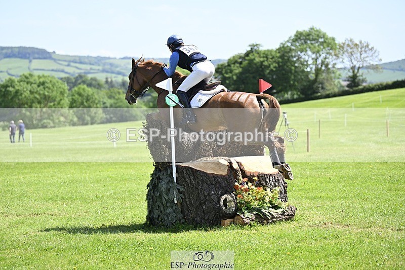 240525-120525-13158 - 367-CROSSTOWN_FINTANS_LAST-Catherine_Burrell