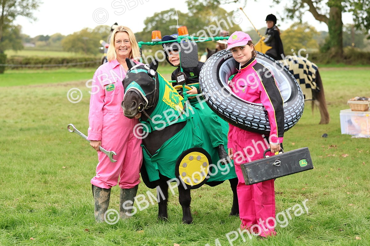 SBM_61686 - S37a - Fancy Dress Showing