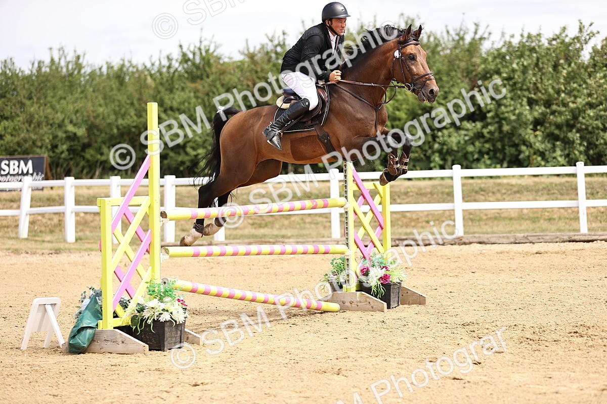 SBM_009943 - Class 8 - Senior Newcomers - 1.10  Open