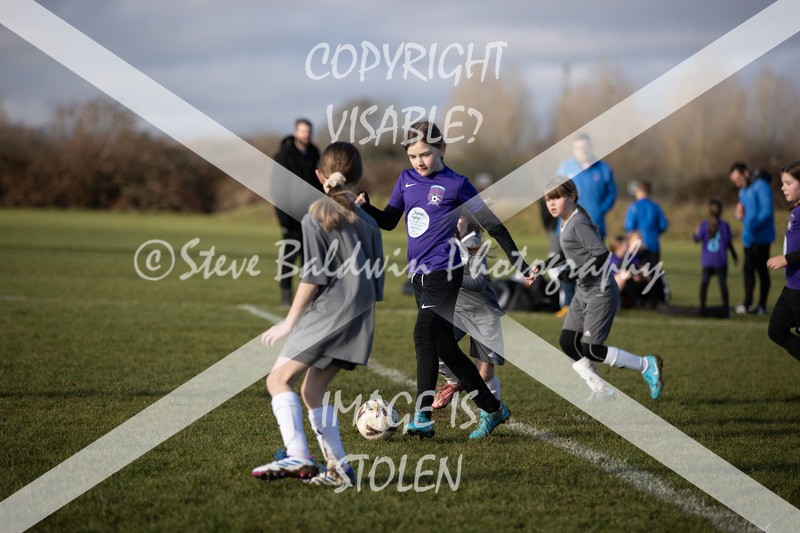 1DX31212 - 2026-01-17 FC Abbey Meads U9 Purple Girls V Develop FC U9 Girls