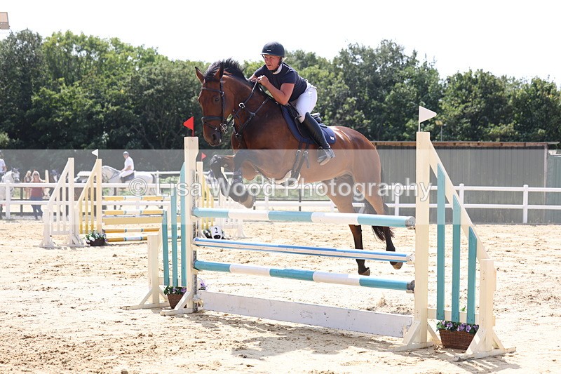 3E7A1800 - Class 8: Senior Newcomers/1.10m open