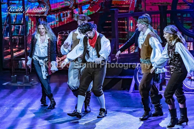 7KJS0954 - Ambition show team