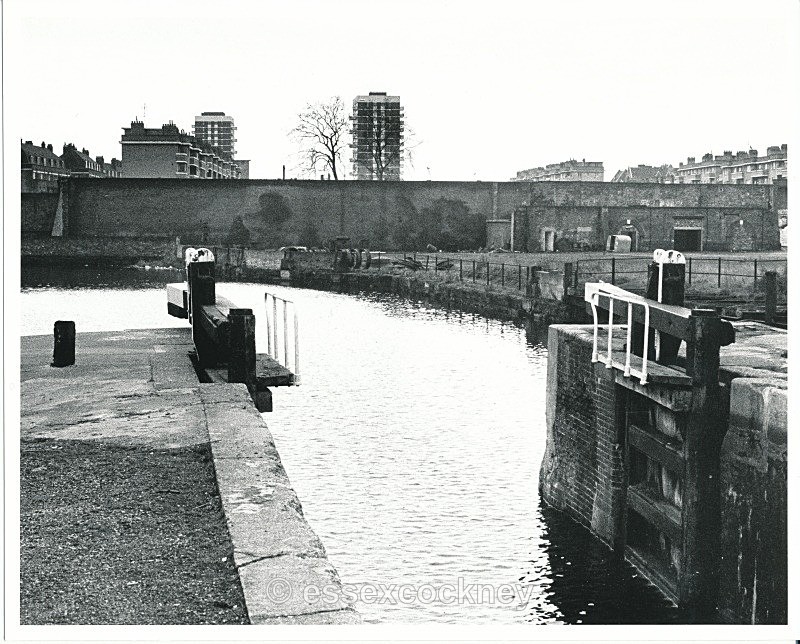 Regents Canal LBTH 1970s photo - essexcockney