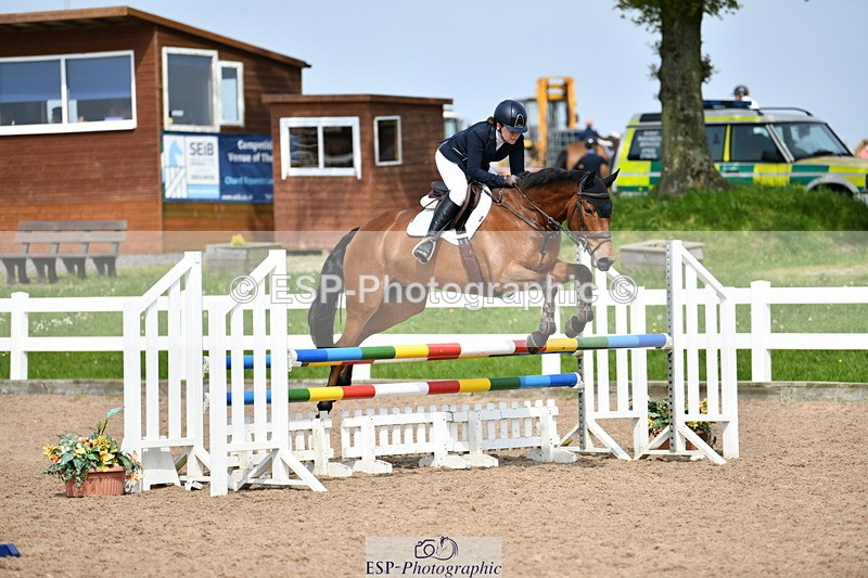240511A-154113-14187 - Cls 25 British Novice and 90cm Open