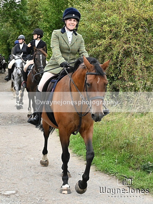 WJ7_0866 - Berks & Bucks Hound Exercise Blewbury 13-09-26