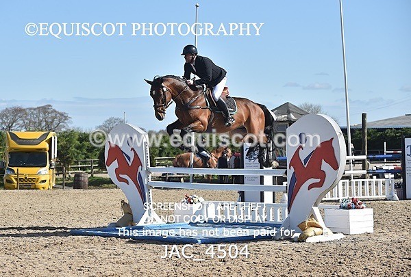 JAC_4504 - CLASS 11 SAT Andrew Hamilton Coach, RHS Foxhunter Championship Qualifier