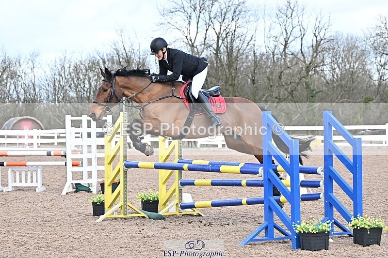 250328-104128-01308 - Cls 8 British Novice and 90cm