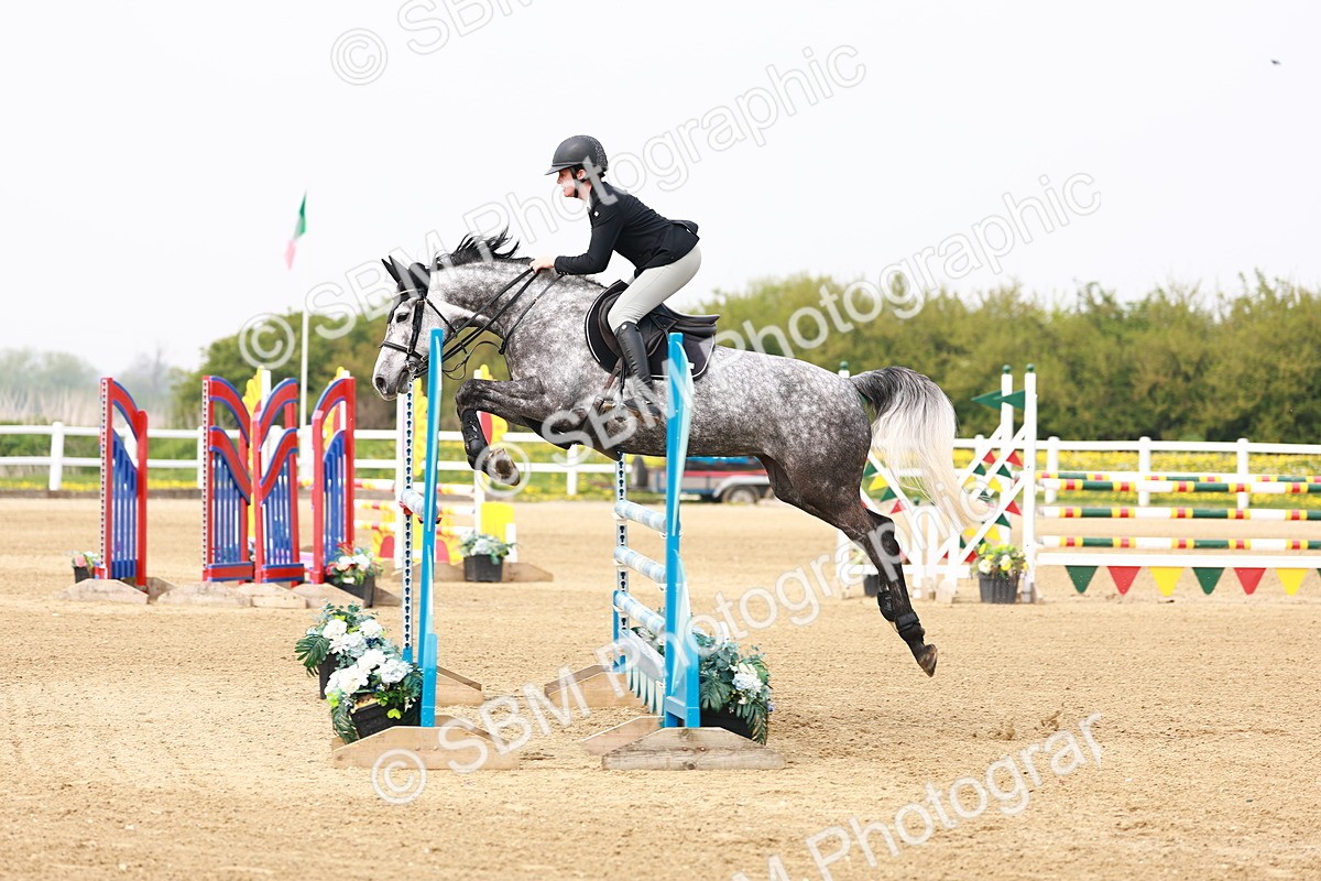  - Class 19 - Senior Foxhunter - 1.20m