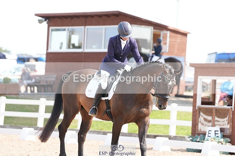 250817-110113-08454 - 096-Louisa.ChattingFirst.Mohican.II