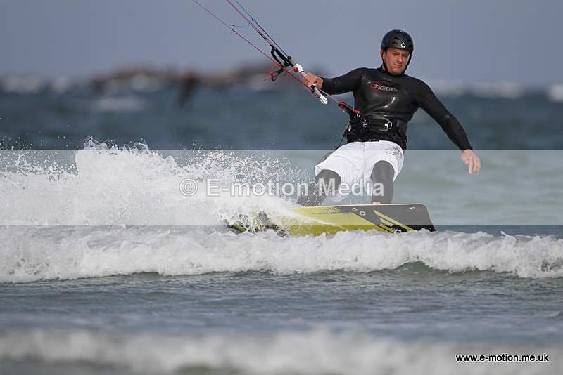 KS 030510-1 - Kite Surfing