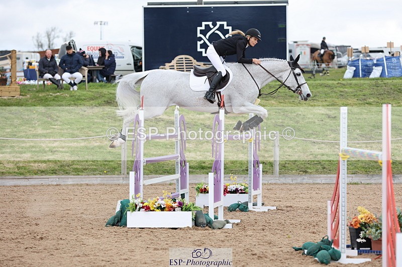 240419A-121627-07133 - Cls 6, 2 Star Medium Tour 1.35m