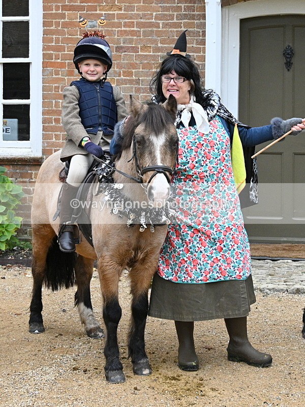 WJ7_6817 - Berks & Bucks - Children's Meet - The Old Farmhouse – Steventon.