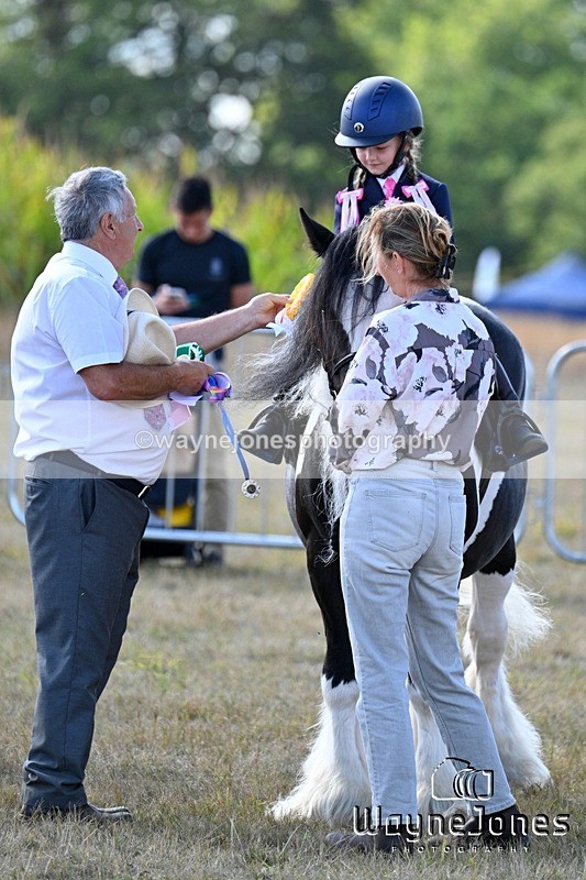 WJ7_9951 - Kellie and Nancy at Swallowfield 31-08-26