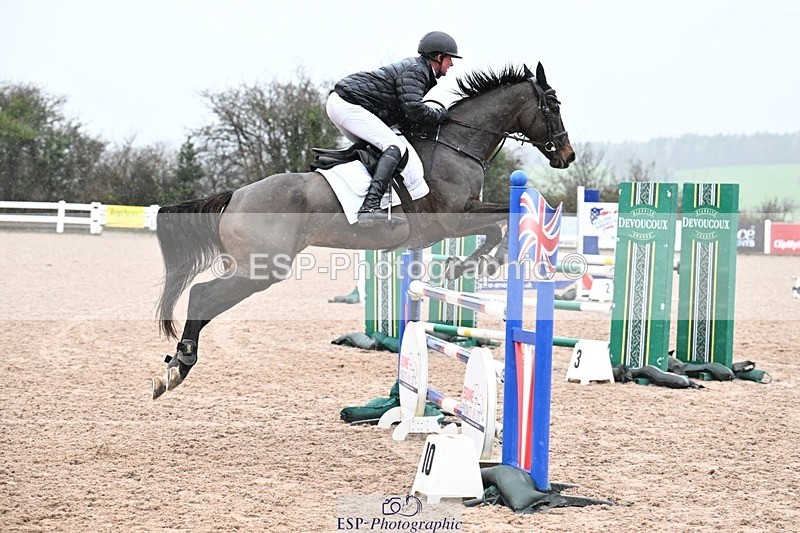251205-124316-00518 - Cls 7 Snr Newcomers and 1.10m