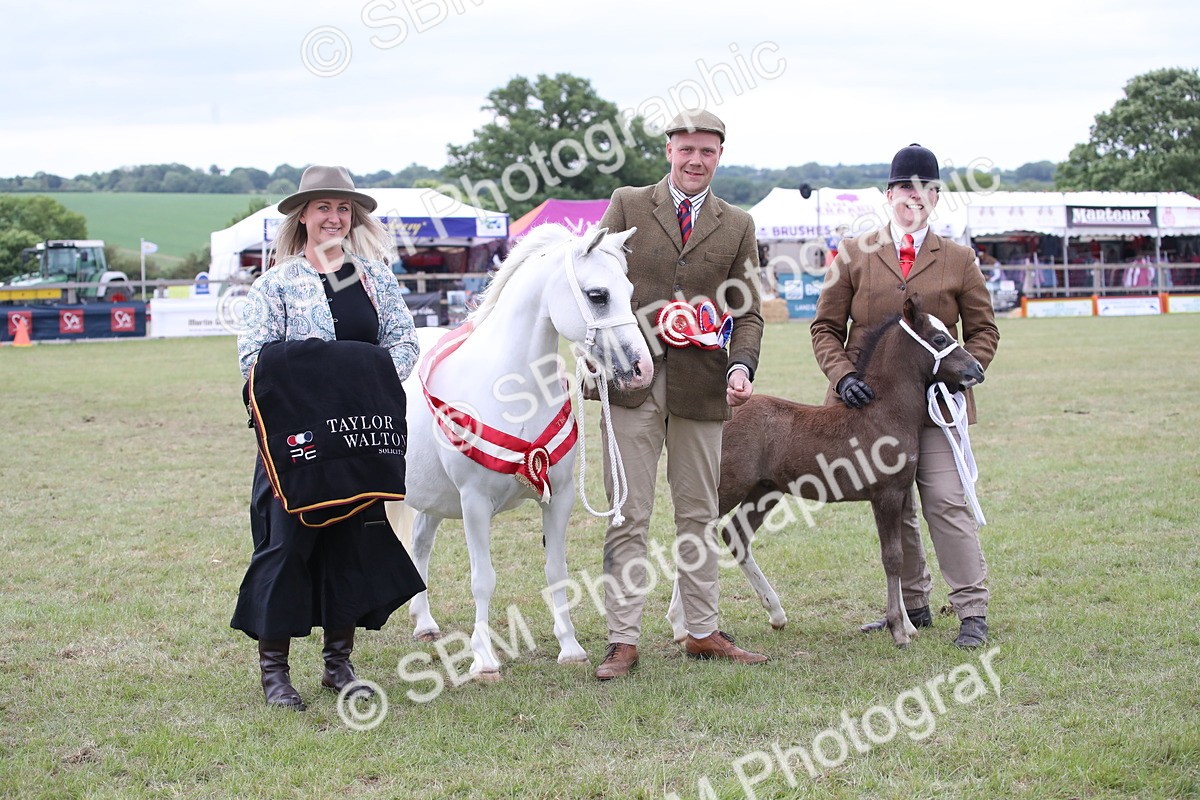 SBM_09892 - Ch 50 - Price Family Supreme In Hand