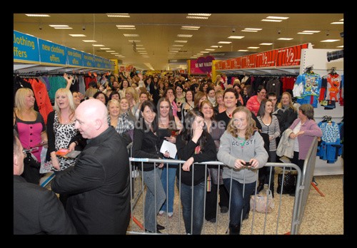 Crowds waiting for Peter Andre - Peter Andre