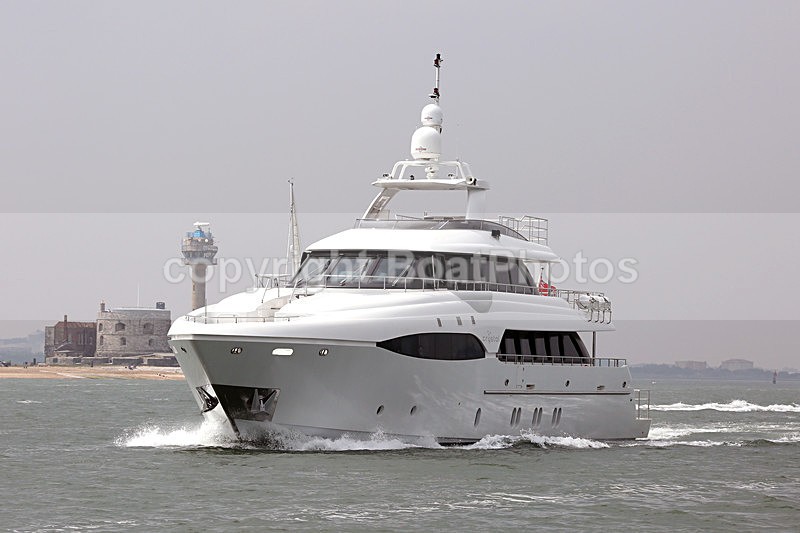 160528 CRYSTAL Y92A7228 - Flybridge Cruisers