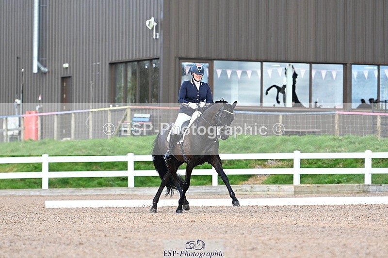 240218A-150953-09017 - 193-SARAH.RIDD-FIRST.KISS