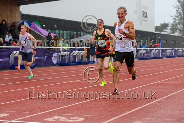 ComMast25-910303 - Track Male Set One