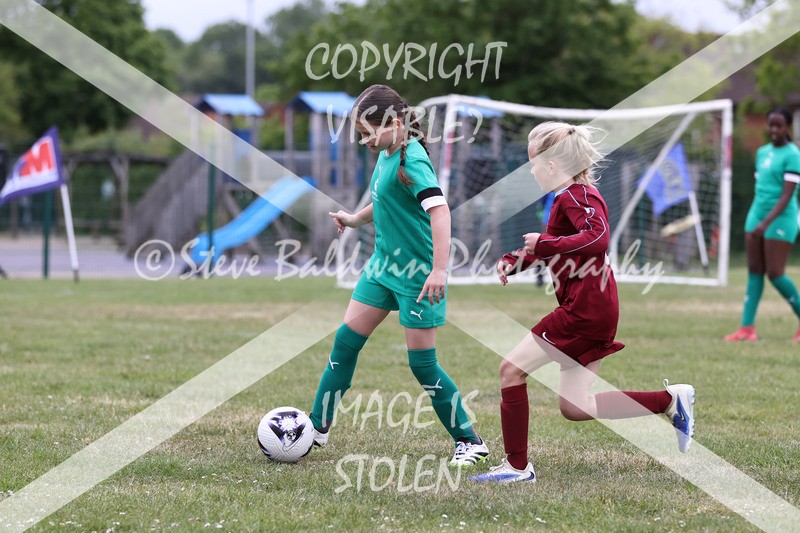 1DX31631 - Covingham Park V Tadpole Farm
