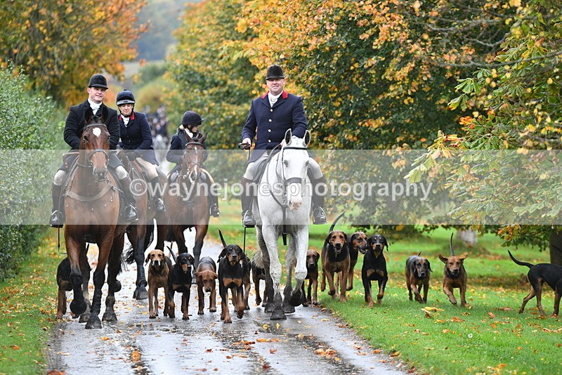 WJ5_6072 - B&B walk back for Hunt Tea !