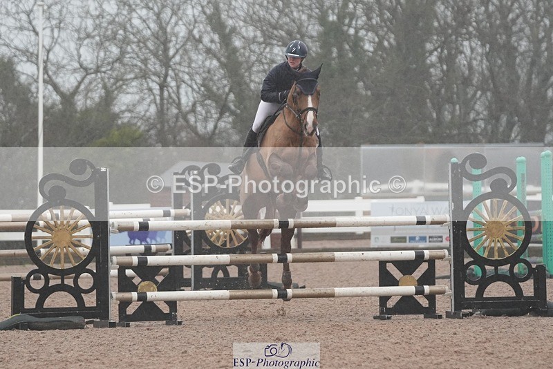 251207-120607-01966 - Cls 20 Snr Newcomers and 1.10m