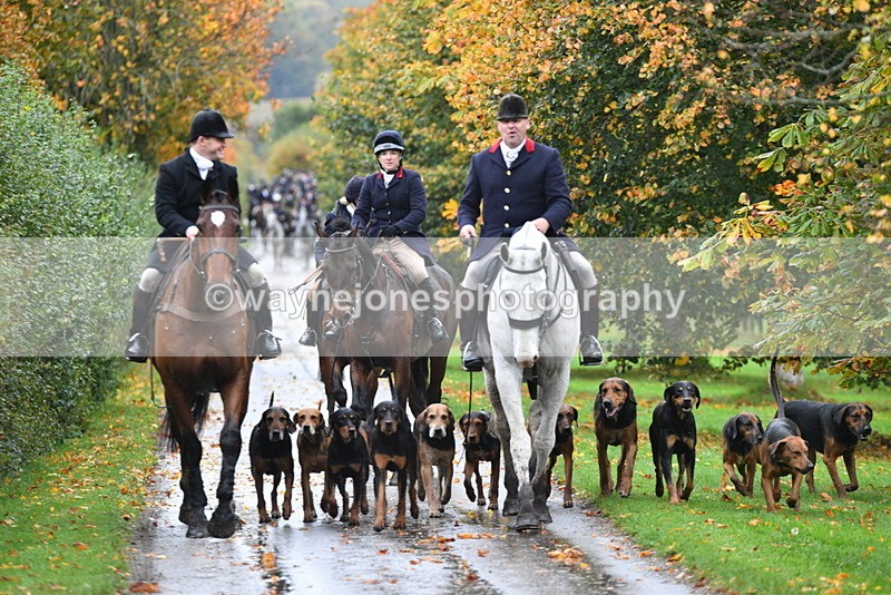 WJ5_6079 - B&B walk back for Hunt Tea !