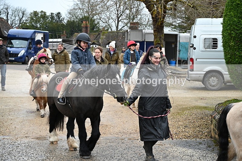 WJ7_9323 - Walk out..