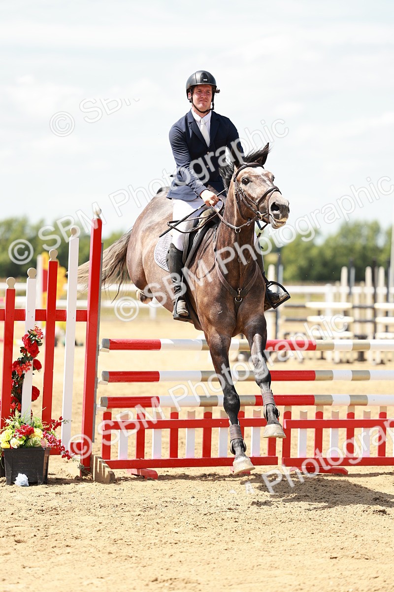 SBM_007410 - Class 3 - Senior Newcomers - 1.10m Open